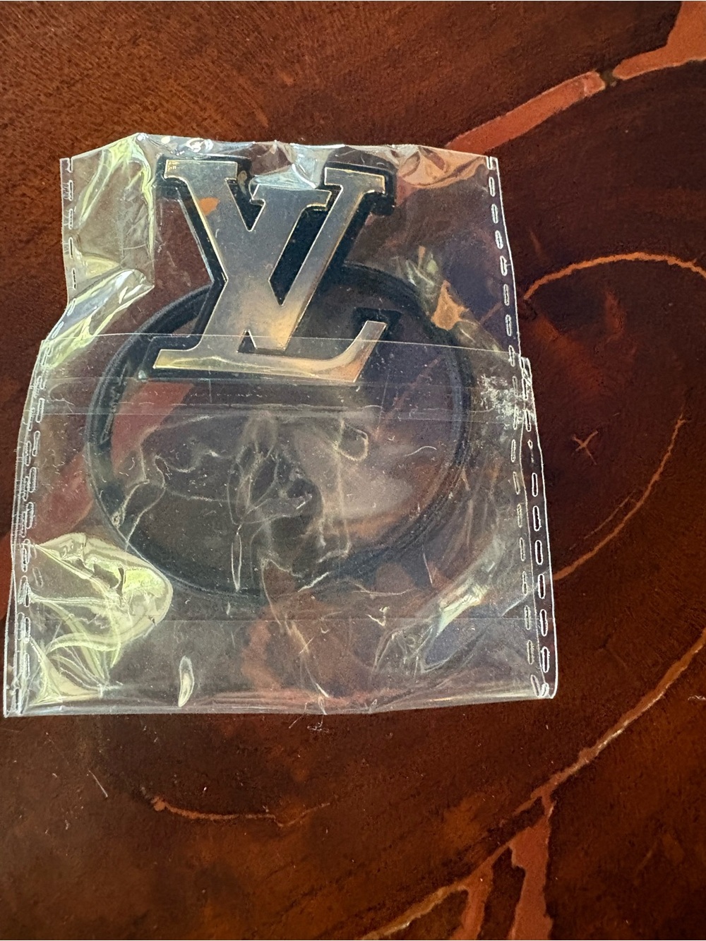 LV Logo Hair Tie Pair in Gold and Iridescent Green - Picture 5 of 7